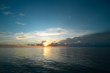 河南省鹤壁山城区到山东日照坐 小轿车有多少公里-